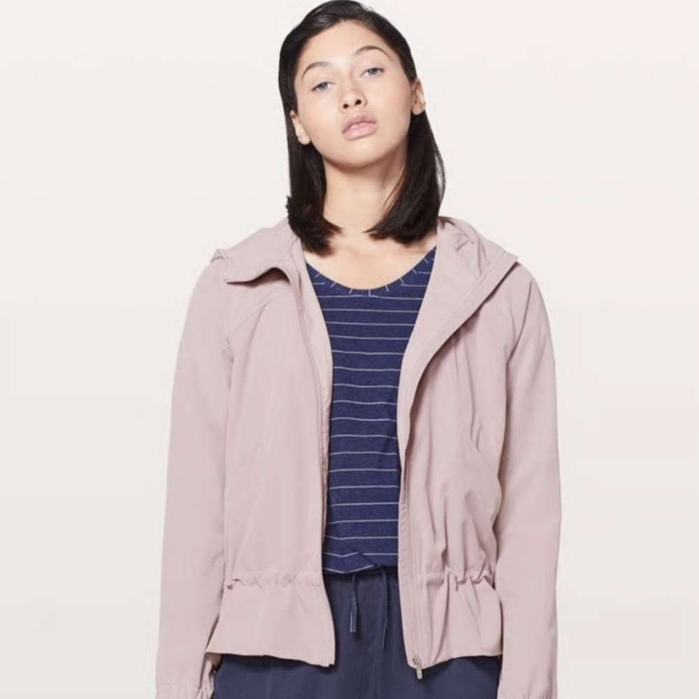 Lululemon Pack It Up Jacket in the color Smoky Blush. Size 10 - Picture 2 of 16